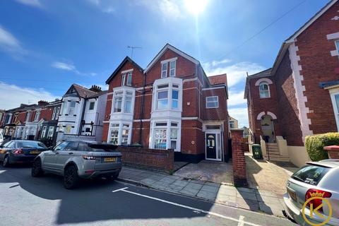 1 bed property for rent in Queens Road