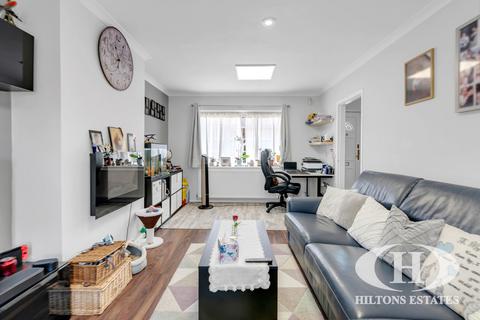 3 bedroom semi-detached house for sale, Viscount Road, Staines-upon-Thames