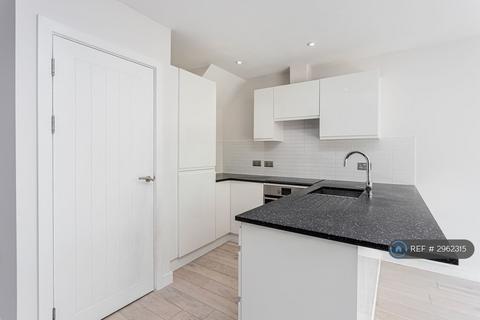 1 bedroom flat to rent, North Street, Horsham, RH13