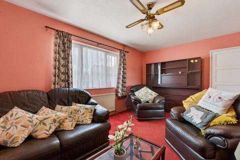 3 bedroom terraced house for sale, Carter Avenue, Broughton, NN14