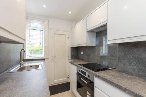 3 bedroom apartment to rent, Bellevue Street, Edinburgh, Midlothian