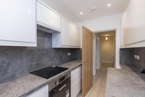3 bedroom apartment to rent, Bellevue Street, Edinburgh, Midlothian