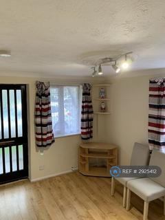 1 bedroom semi-detached house to rent, Chervil Close, Feltham, TW13