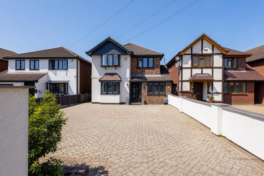 4 bedroom detached house for sale in Benfleet on OnTheMarket