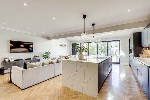 4 bedroom detached house for sale, High Road, Benfleet, SS7