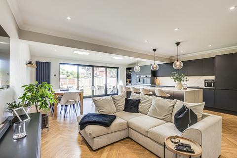 4 bedroom detached house for sale, High Road, Benfleet, SS7