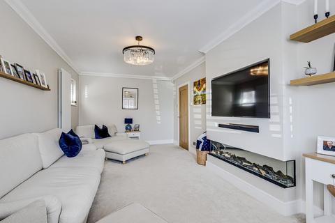 4 bedroom detached house for sale, High Road, Benfleet, SS7