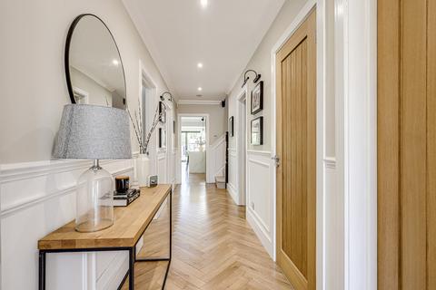 4 bedroom detached house for sale, High Road, Benfleet, SS7