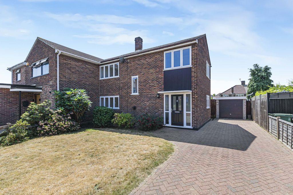 3 bedroom semi-detached house for sale in Bexley on OnTheMarket