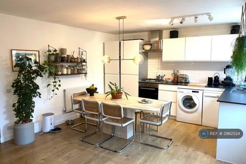 2 bedroom bungalow to rent, Annie Besant Close, London, E3