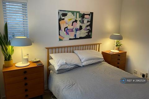 2 bedroom bungalow to rent, Annie Besant Close, London, E3