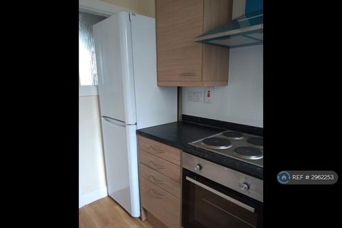 2 bedroom flat to rent, Strathmartine Road, Dundee, DD3