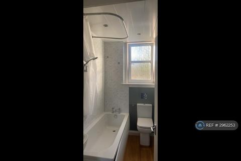 2 bedroom flat to rent, Strathmartine Road, Dundee, DD3