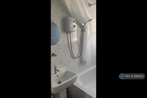 2 bedroom flat to rent, Strathmartine Road, Dundee, DD3