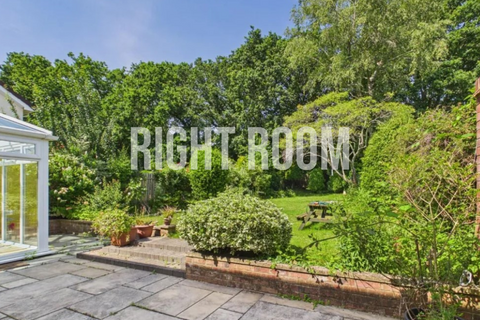 undefined, 4 Bedroom House, Chilworth Close, Southampton, SO16 7JJ