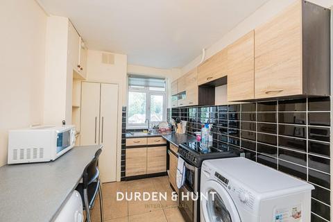 2 bedroom apartment to rent, High Road, Loughton, IG10