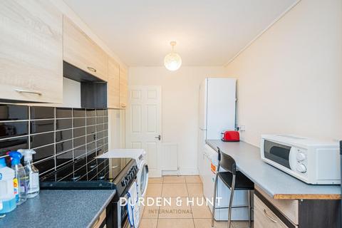 2 bedroom apartment to rent, High Road, Loughton, IG10