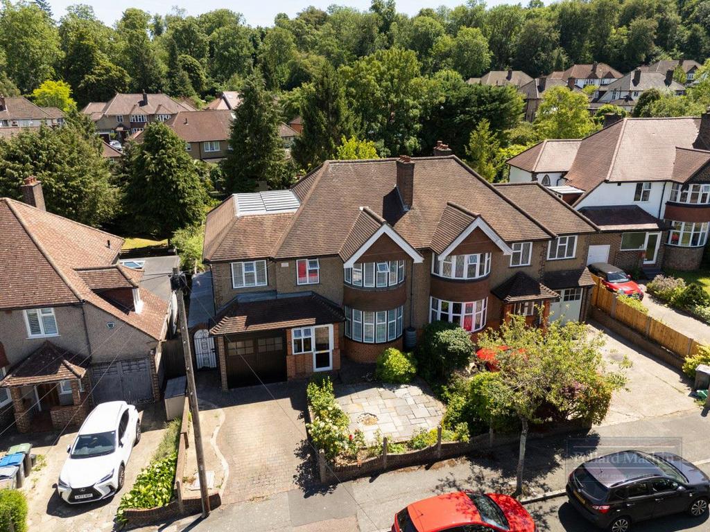 Detached house exterior, driveway