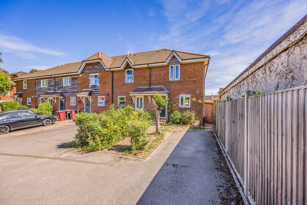 3 bedroom end of terrace house for sale in Chichester on OnTheMarket