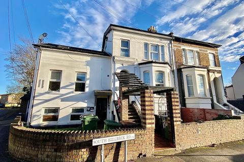 3 bedroom flat to rent, South Birkbeck Road, London, E11