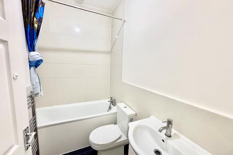 3 bedroom flat to rent, South Birkbeck Road, London, E11