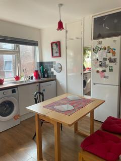 2 bed flat/apartment for rent in Roselands Avenue, Eastbourne BN22