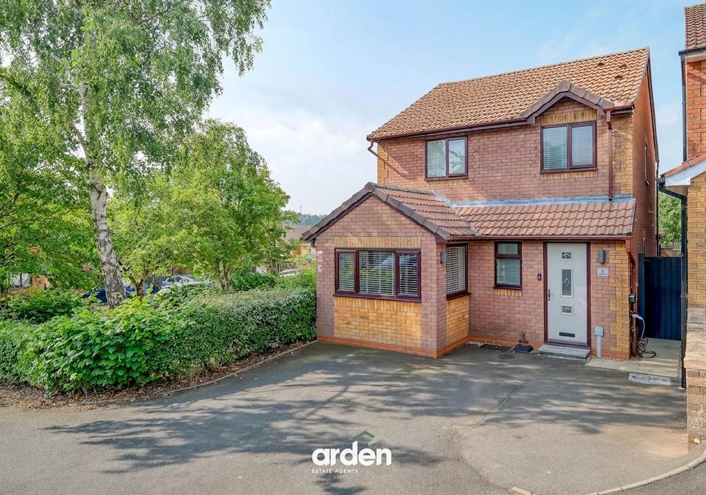 Detached house exterior, driveway