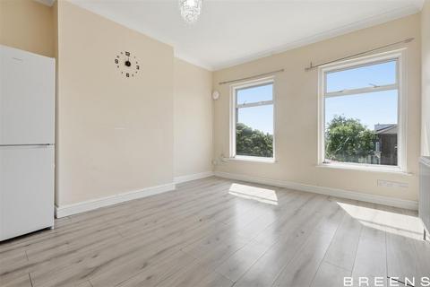 2 bedroom flat to rent, Eltham High Street, London