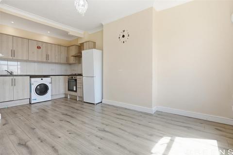 2 bedroom flat to rent, Eltham High Street, London