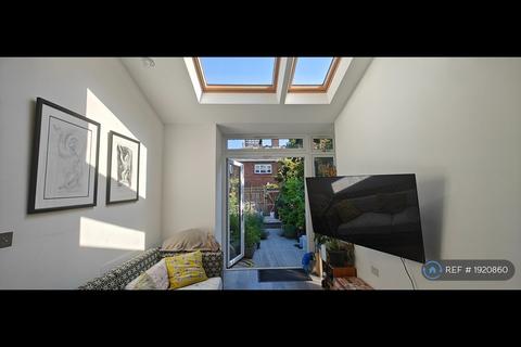 4 bedroom terraced house to rent, Lytham St, London, SE17