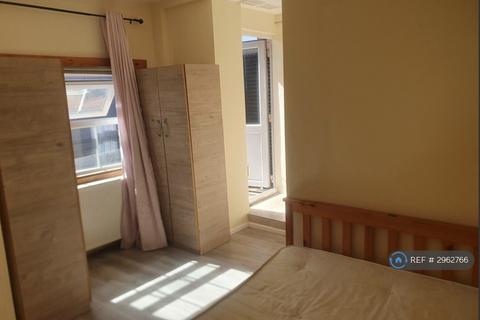 1 bedroom flat to rent, Archway Road, London, N6