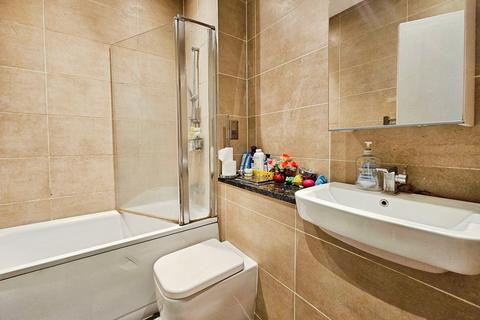2 bedroom apartment to rent, Clayton Road, Hayes, UB3