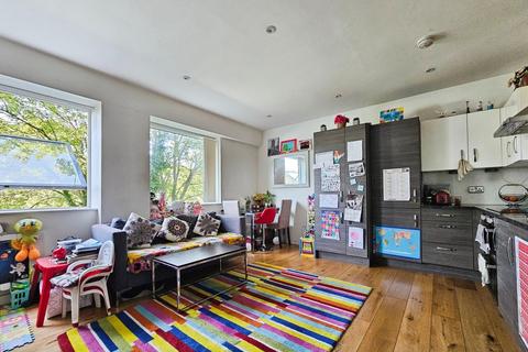2 bedroom apartment to rent, Clayton Road, Hayes, UB3