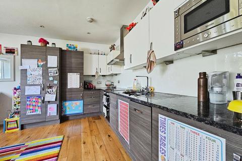 2 bedroom apartment to rent, Clayton Road, Hayes, UB3