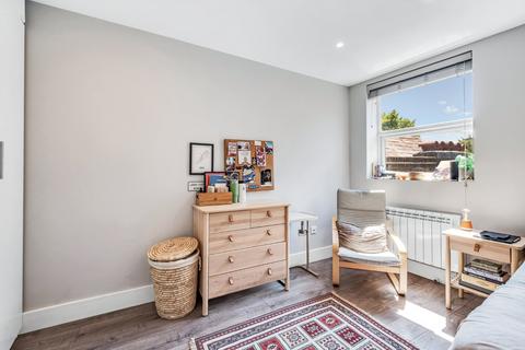 1 bedroom flat to rent, Chiswick High Road, London, W4