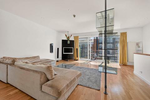 4 bedroom end of terrace house to rent, Basin Approach, London, E14