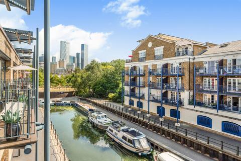 4 bedroom end of terrace house to rent, Basin Approach, London, E14