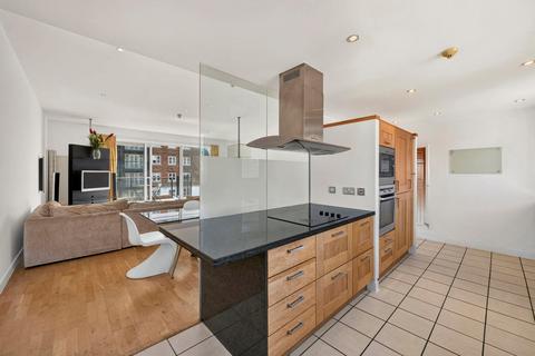 4 bedroom end of terrace house to rent, Basin Approach, London, E14
