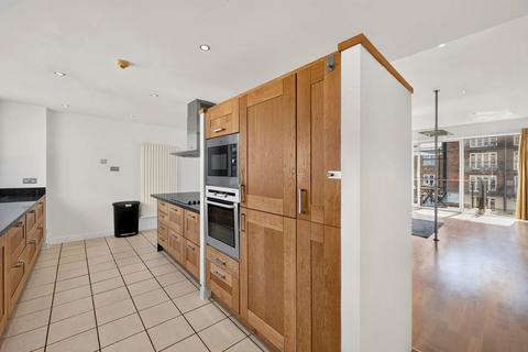 4 bedroom end of terrace house to rent, Basin Approach, London, E14