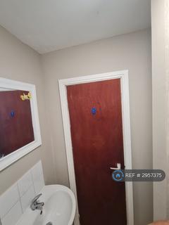 Studio to rent, Weatherfield House, Farnworth, Bolton, BL4