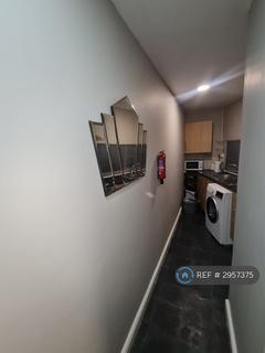 Studio to rent, Weatherfield House, Farnworth, Bolton, BL4