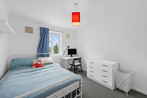 3 bedroom flat for sale, Mortlake High Street, London, SW14