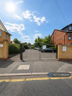 2 bedroom flat to rent, Upward Court, Romford, RM1