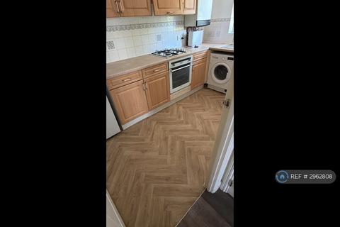 2 bedroom flat to rent, Upward Court, Romford, RM1