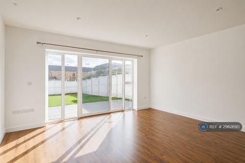3 bedroom terraced house to rent, Ager Avenue, Dagenham, RM8
