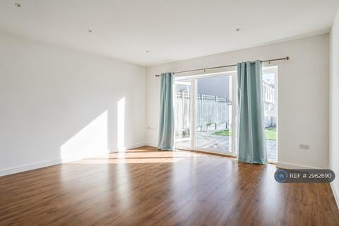 3 bedroom terraced house to rent, Ager Avenue, Dagenham, RM8