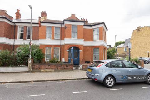 3 bedroom maisonette to rent, Boundaries Road, London, SW12