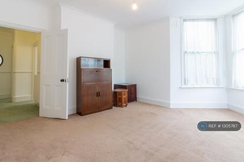 3 bedroom maisonette to rent, Boundaries Road, London, SW12