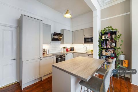 2 bedroom flat to rent, St Philip's Road, Surbiton, KT6