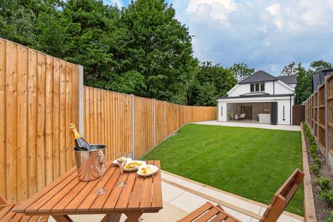 3 bedroom detached house for sale, Bucknalls Lane, Watford, WD25